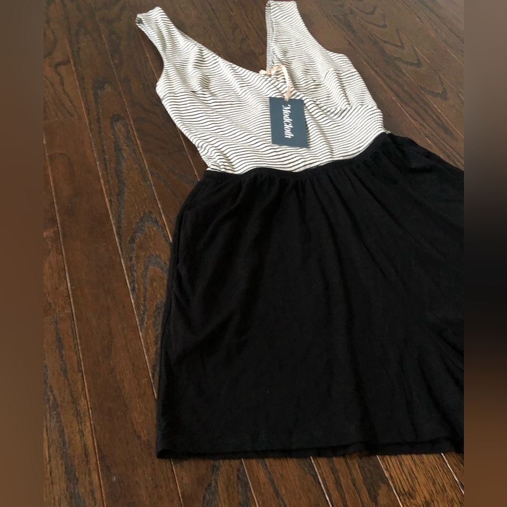 ModCloth Women’s XXS Black/White Deep V-Neck Sleeveless Romper w/Pockets - NWT! - Picture 4 of 13